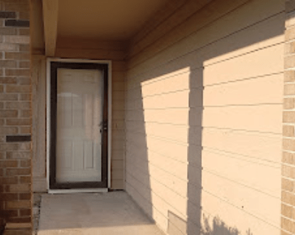 <p style="font-family: 'Poppins', sans-serif; font-weight: 700; font-size:24px;">HOME RENOVATIONS</p>